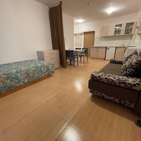 Menada Grand Kamelia Apartments Pantai Sunny Bagian luar foto