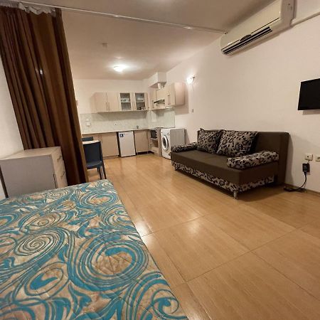 Menada Grand Kamelia Apartments Pantai Sunny Bagian luar foto