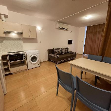 Menada Grand Kamelia Apartments Pantai Sunny Bagian luar foto