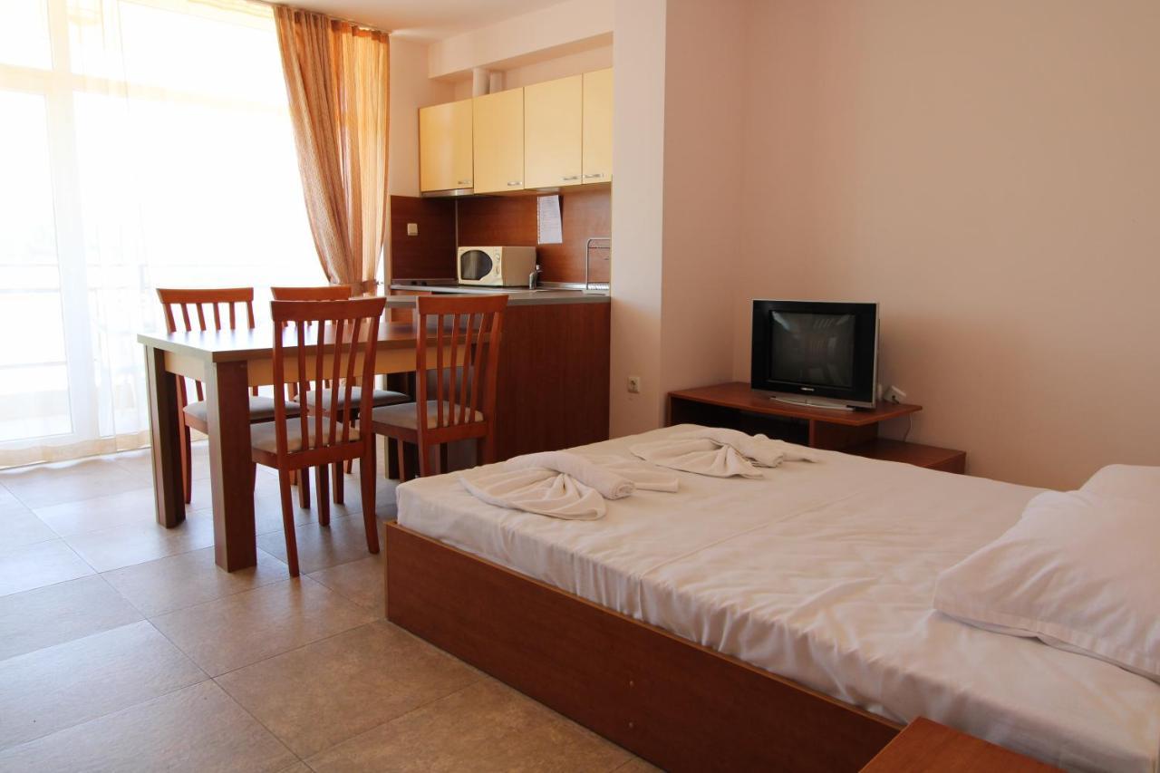 Menada Grand Kamelia Apartments Pantai Sunny Ruang foto