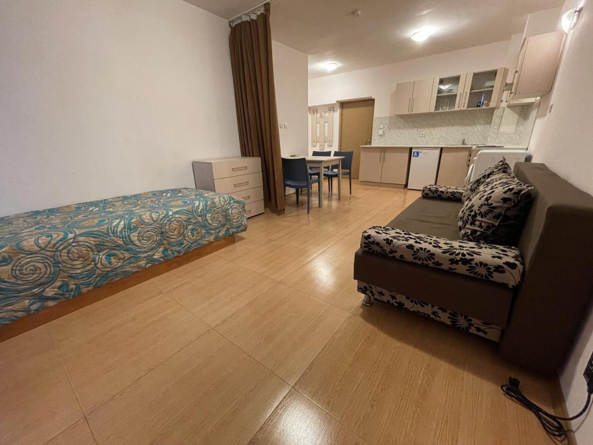 Menada Grand Kamelia Apartments Pantai Sunny Bagian luar foto