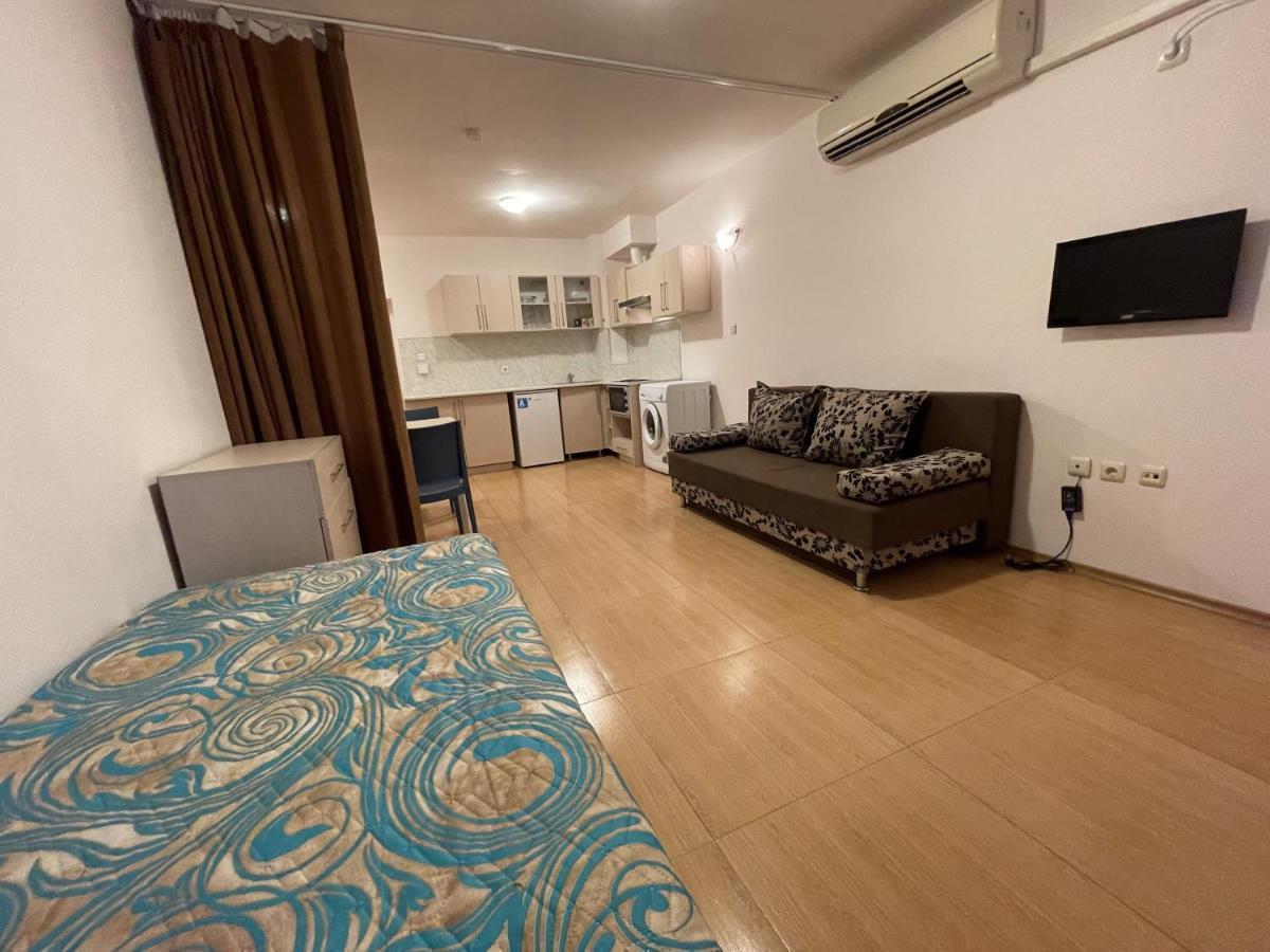 Menada Grand Kamelia Apartments Pantai Sunny Bagian luar foto