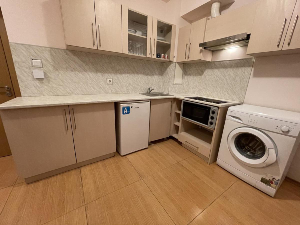 Menada Grand Kamelia Apartments Pantai Sunny Bagian luar foto