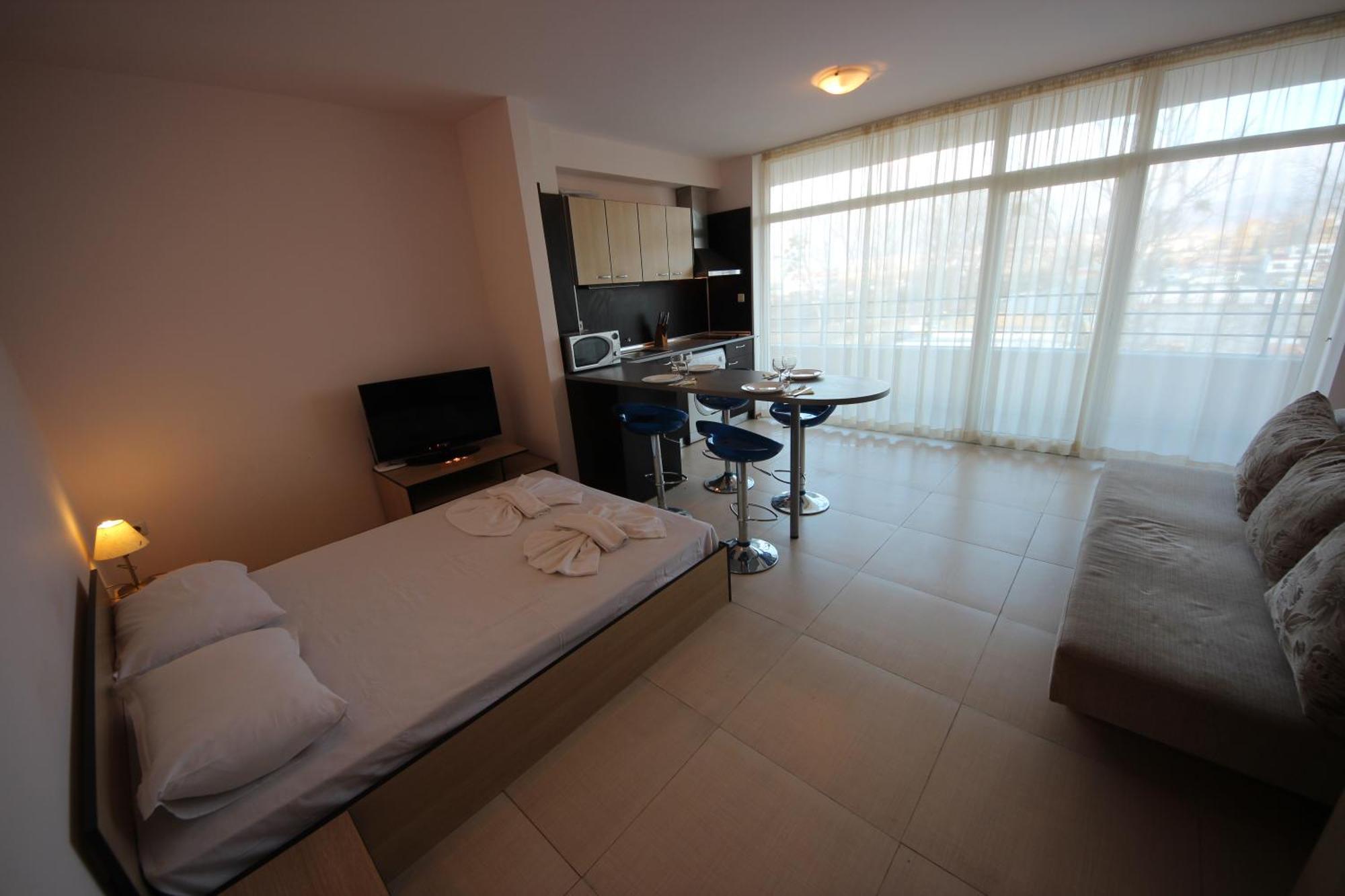 Menada Grand Kamelia Apartments Pantai Sunny Ruang foto