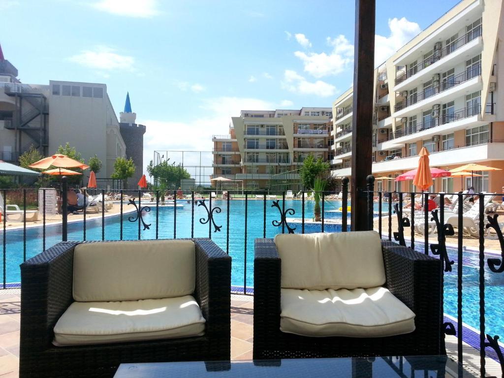 Menada Grand Kamelia Apartments Pantai Sunny Bagian luar foto