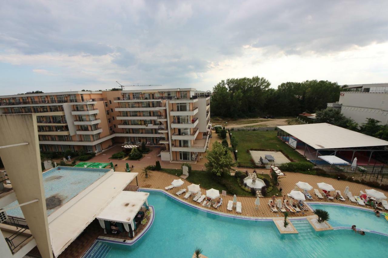 Menada Grand Kamelia Apartments Pantai Sunny Bagian luar foto