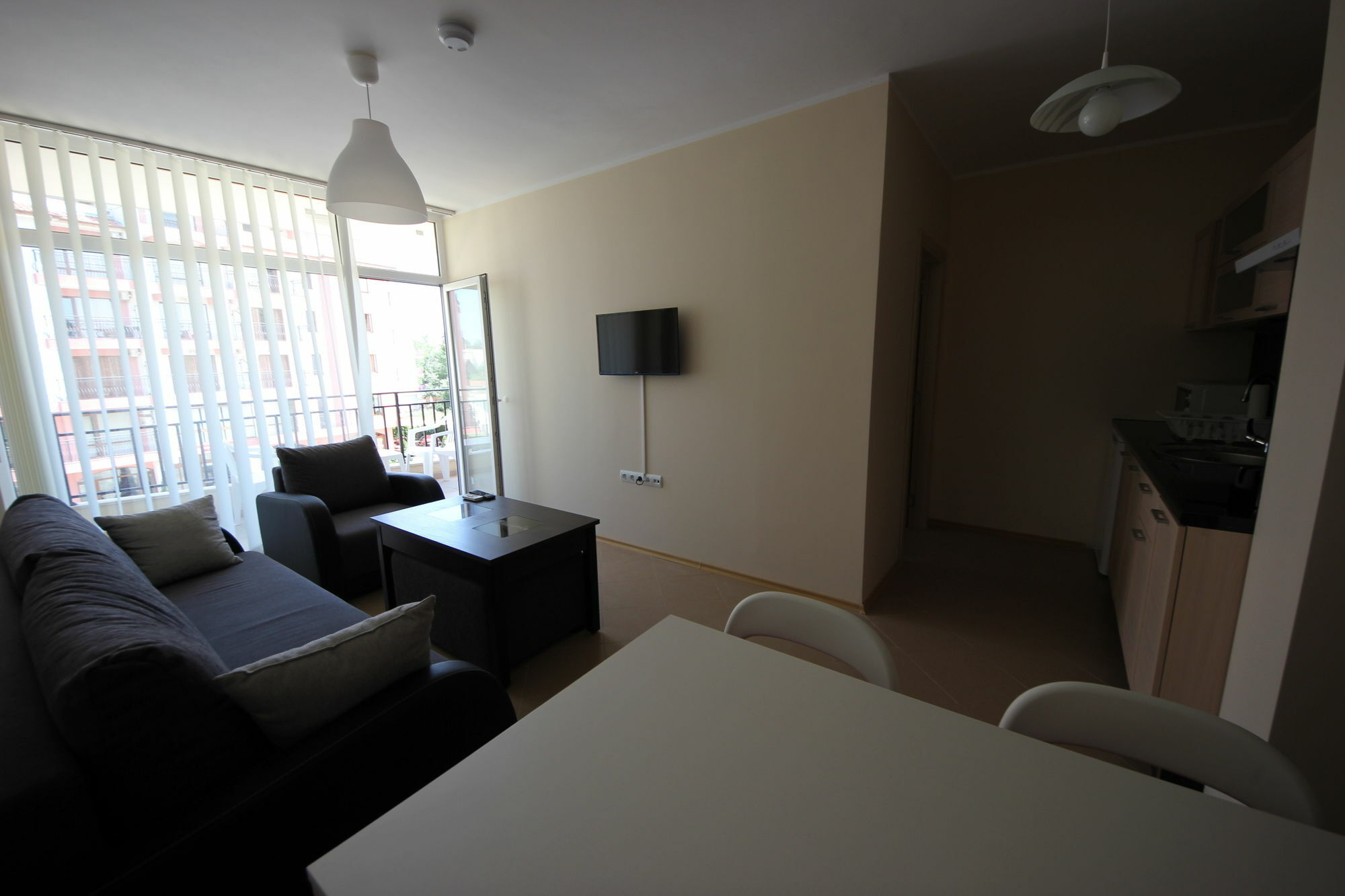 Menada Grand Kamelia Apartments Pantai Sunny Bagian luar foto