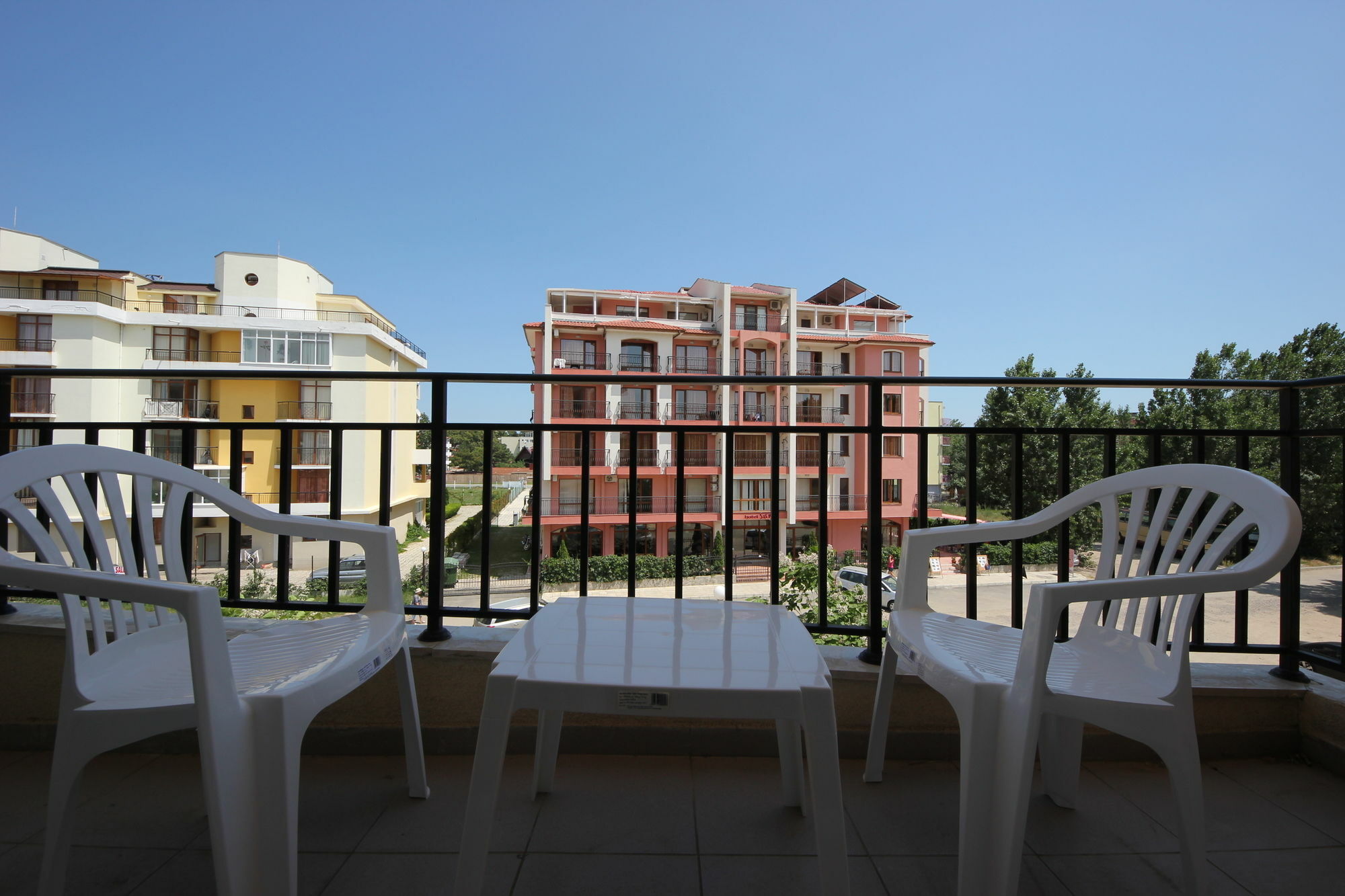 Menada Grand Kamelia Apartments Pantai Sunny Bagian luar foto