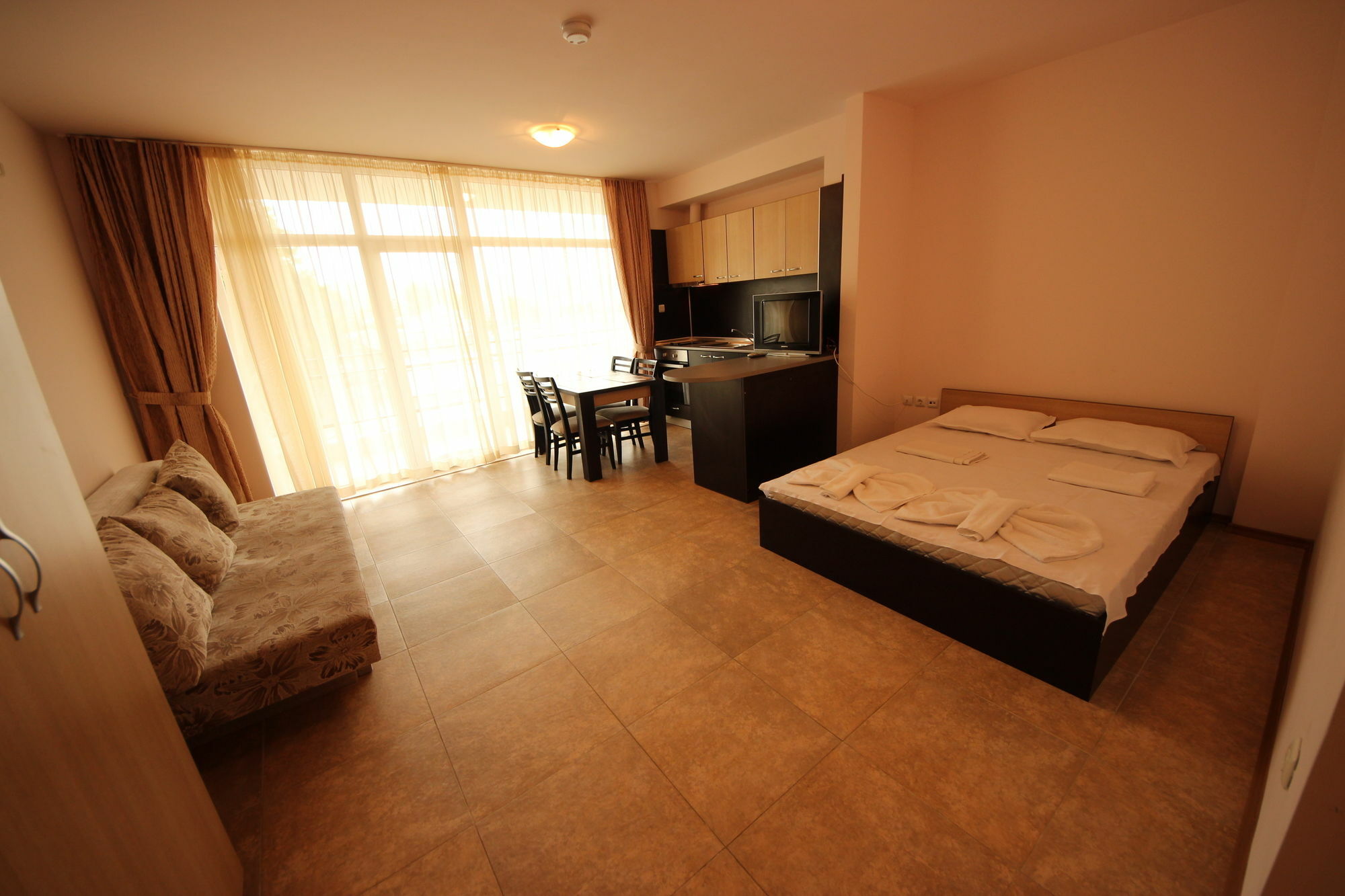 Menada Grand Kamelia Apartments Pantai Sunny Bagian luar foto