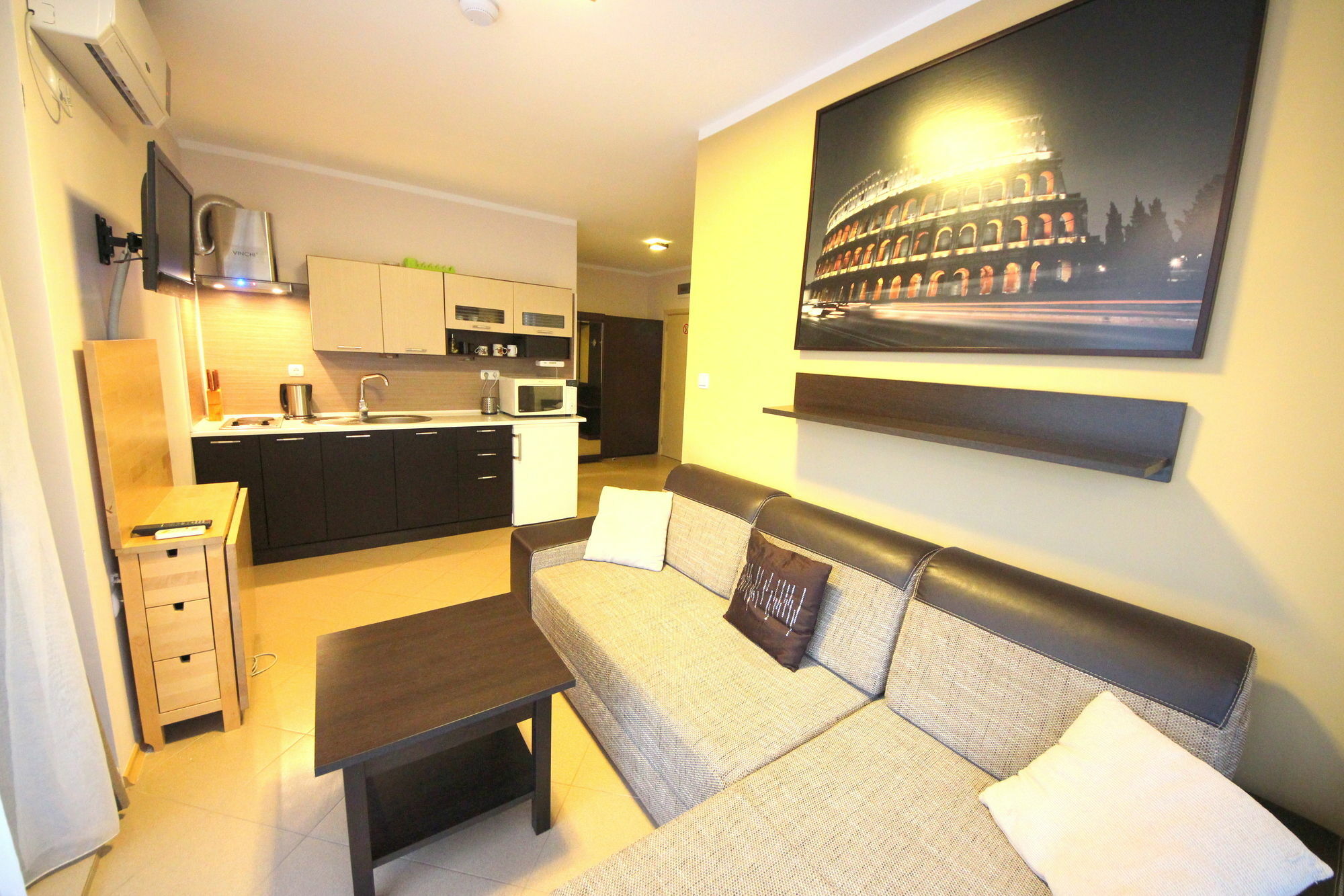 Menada Grand Kamelia Apartments Pantai Sunny Bagian luar foto