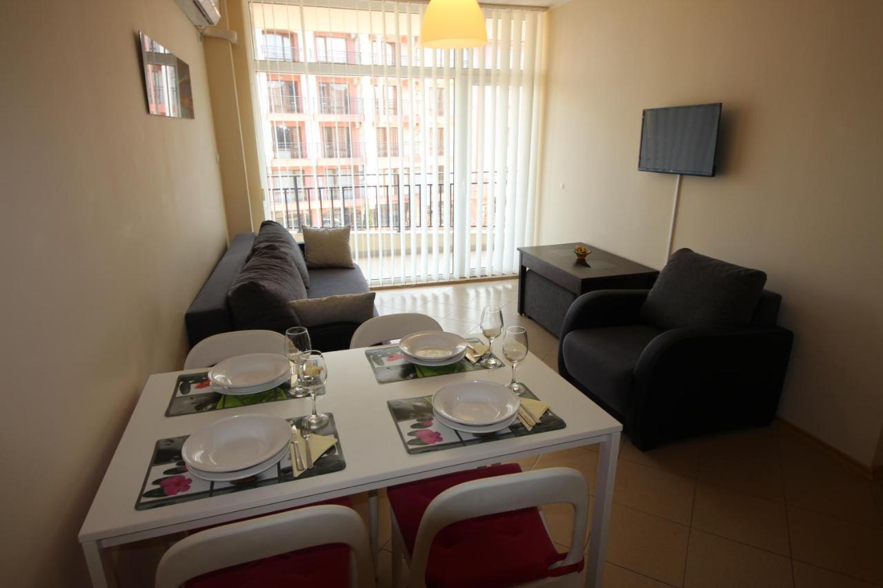 Menada Grand Kamelia Apartments Pantai Sunny Ruang foto